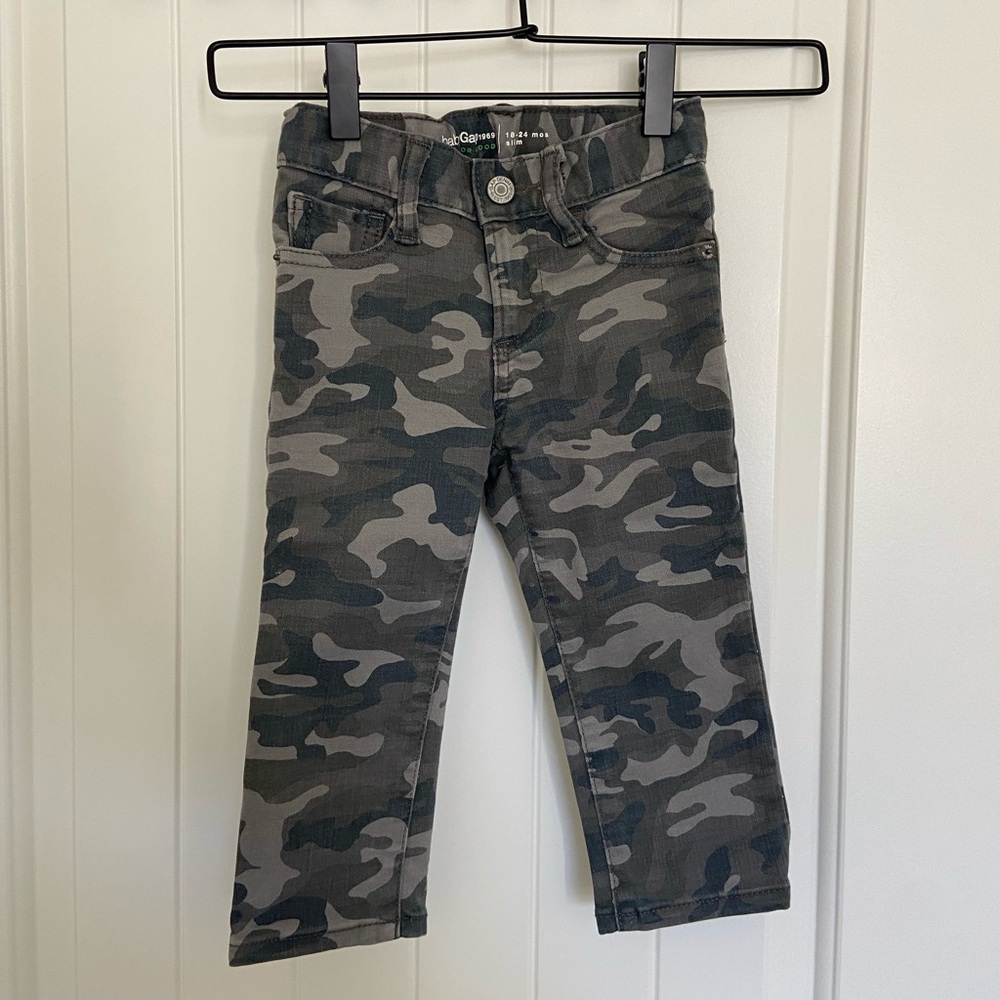 EUC baby GAP baby camouflage adjustable waist slim jeans 18-24 months‎